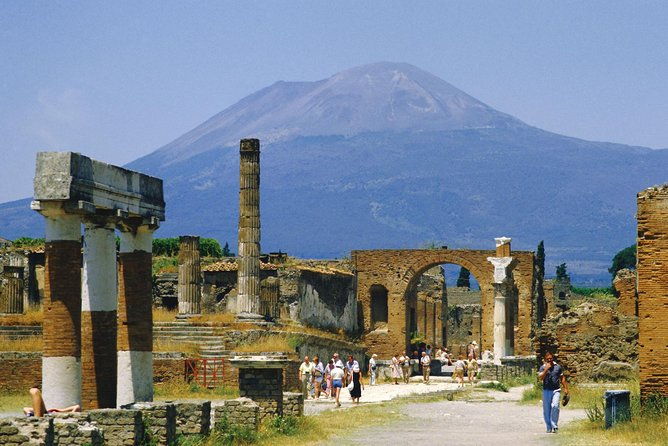 pompeii-walking-tour-with-guide-and-ticket