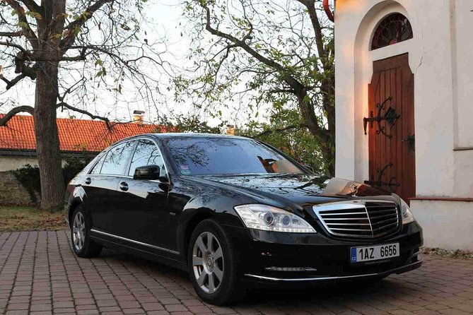 prague-airport-luxury-transfer-by-a-mercedes-benz-s-class