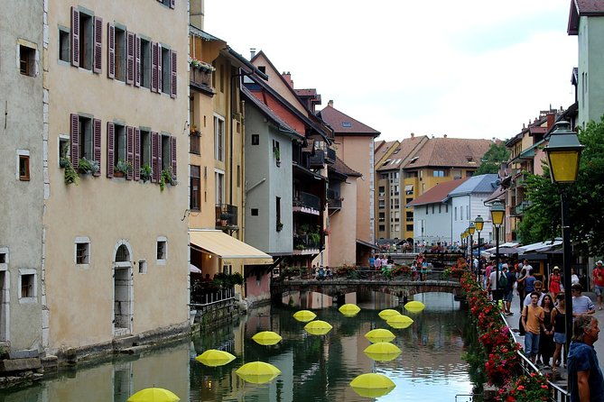 private-2-hour-walking-tour-of-annecy-with-official-tour-guide-2