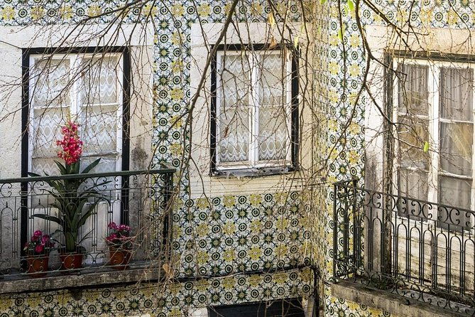 private-4-hour-city-tour-of-lisbon-with-driver-official-guide-w-hotel-pick-up