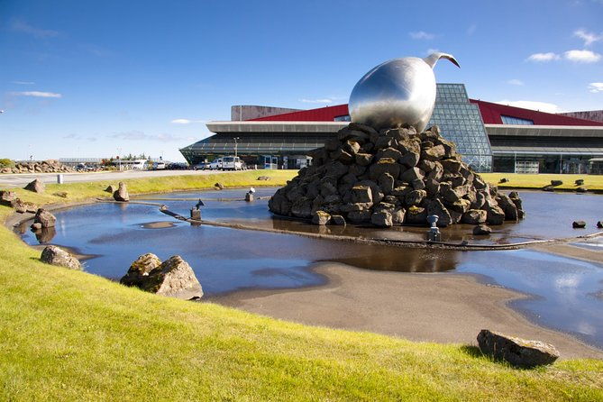 private-airport-transfer-with-blue-lagoon-admission-included