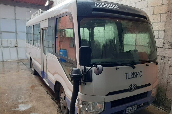 private-arrival-transfer-la-aurora-international-airport-to-antigua-hotel