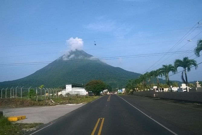 private-arrival-transfer-san-jose-airport-to-arenal-volcano-or-la-fortuna-town