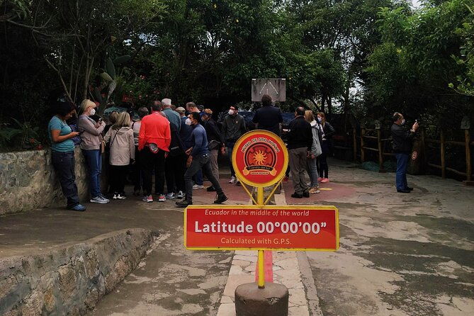 private-birding-tour-in-mindo-cloud-forest-middle-of-the-world
