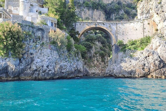 private-boat-tour-along-the-amalfi-coast