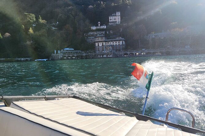 private-boat-tour-como-wood-classic-boat
