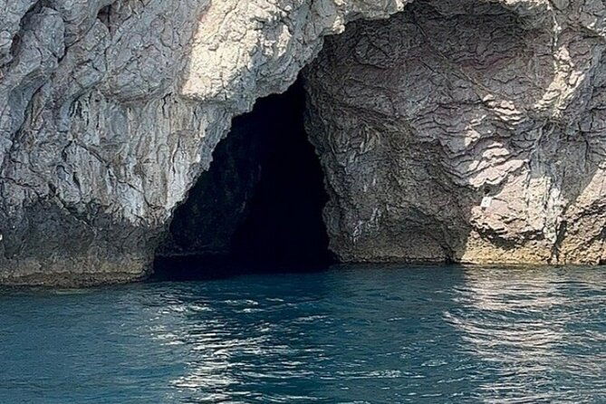 private-boat-tour-giardini-naxos-taormina-with-platter-and-wine