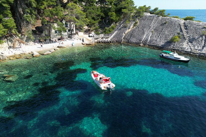 private-boat-tour-of-red-rocks-pakleni-islands