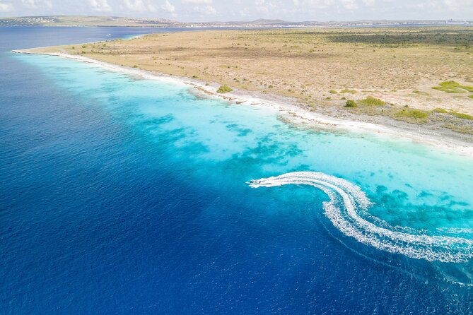 private-boat-tour-with-fun-tube