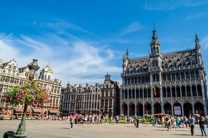 private-bruges-iconic-sites-and-chocolate-tasting-tour