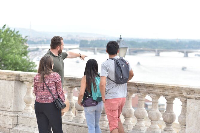 private-buda-castle-walking-tour-with-cake-and-matthias-church