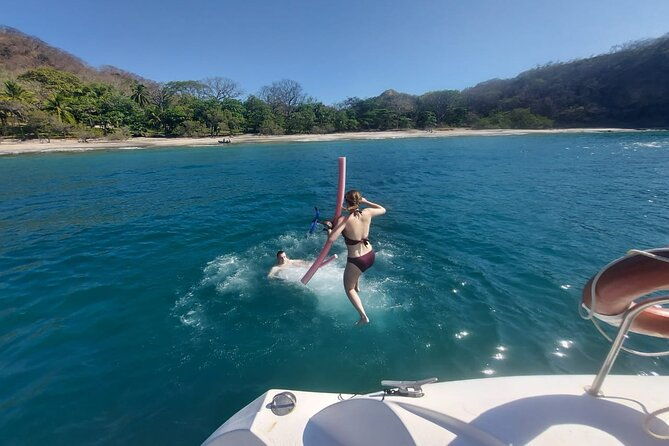private-catamaran-sailing-sunset-tour-snorkeling-from-tamarindo