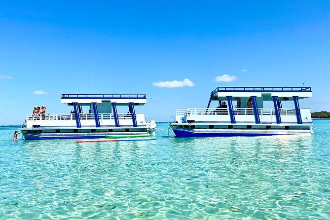 private-chartered-pontoon-boat-up-to-16-guests-with-restroom-2