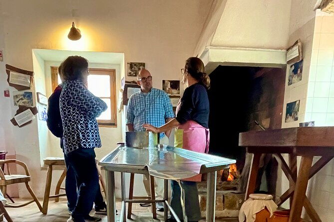 private-cheese-workshop-wine-tasting-and-sesimbra-tour-lisbon
