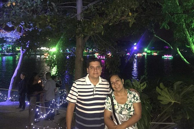 private-christmas-lights-tour-in-medellin
