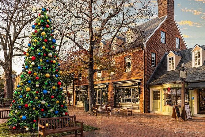 private-colonial-williamsburg-christmas-holiday-decorations-walking-tour-2