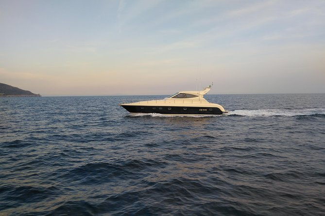 private-cruise-around-capri-yacht-50