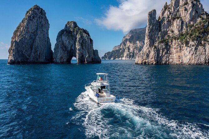 private-day-boat-trip-to-capri-and-blue-grotto-from-positano