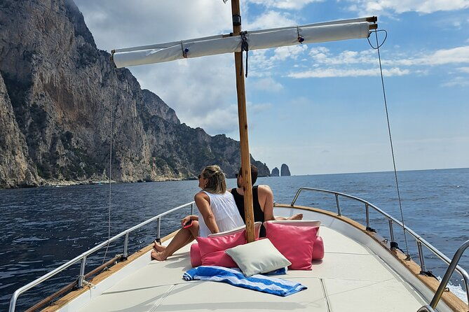 private-experience-on-classic-boat-discover-capri-in-3-hours