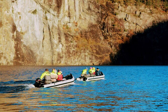 private-fjordcruise-by-luxury-pontoon-boat-bergen-fjords