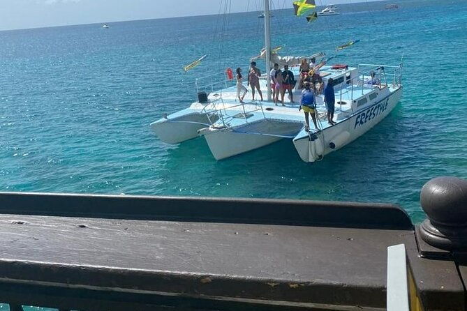 private-glass-bottom-boat-sight-seeing-tour-jamaica