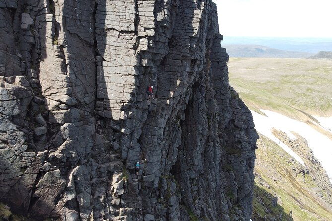 private-guided-rock-climbing-experience-in-the-cairngorms