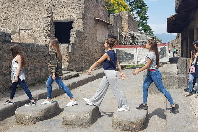 private-guided-tour-of-the-pompeii-excavations