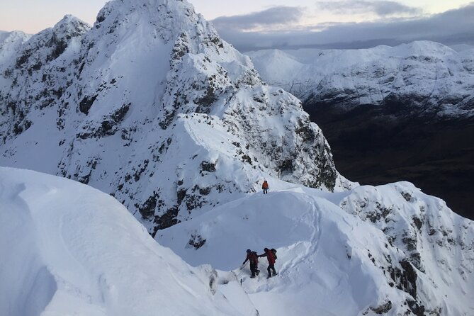 private-guided-winter-mountaineering-experience-in-the-cairngorms