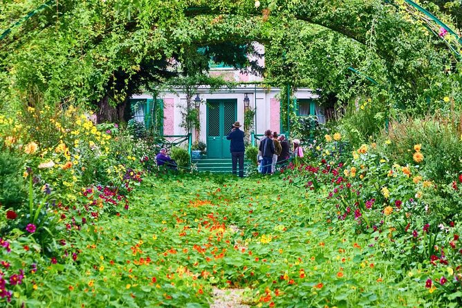 private-half-day-tour-to-monets-garden-in-paris
