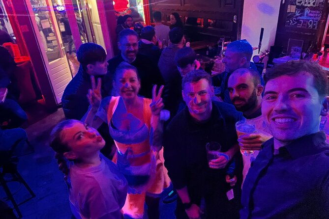 private-hostess-bar-tour-in-amsterdam-red-light-district-3h-2