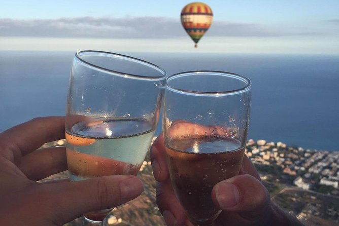 private-hot-air-balloon-ride-in-mallorca-with-champagne-and-snacks-2