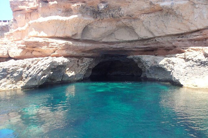 private-hydro-jet-snorkeling-beach-and-cave-cruise-tour