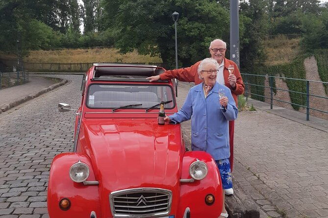 private-lille-tour-by-classic-convertible-2cv-with-champagne