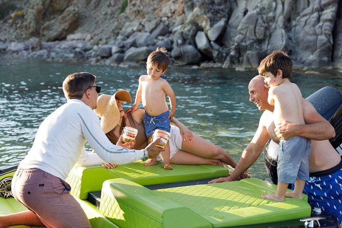 private-luxury-boat-tour-to-kimolos-poliegos