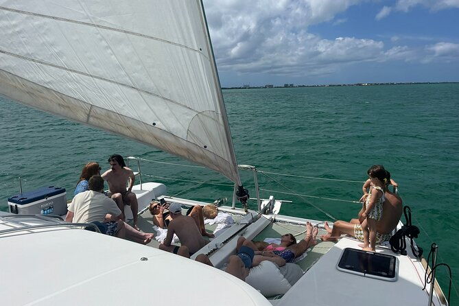 private-luxury-catamaran-tour-to-stingray-city-and-snorkel