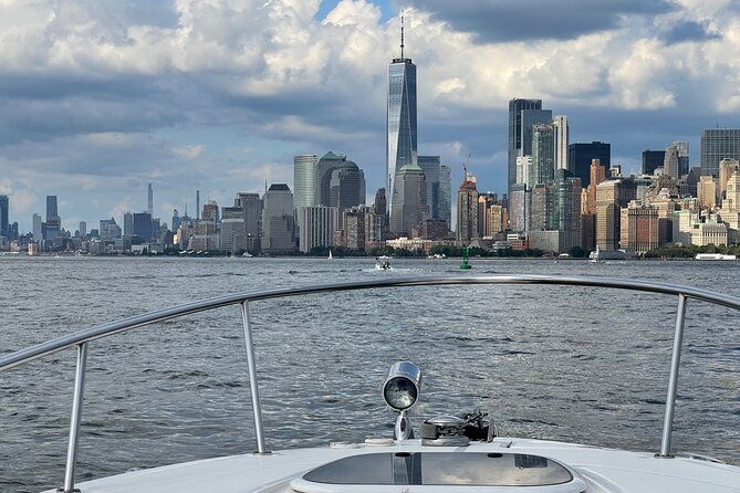 private-luxury-daytime-boat-tour-in-new-york-city-1-hour