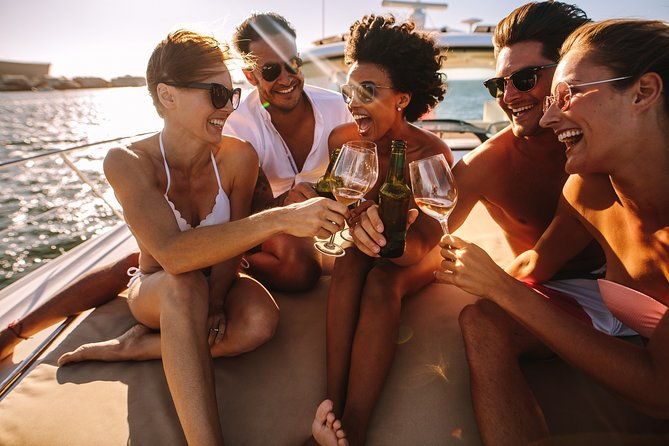 private-luxury-yacht-tour-with-lunch-and-drinks
