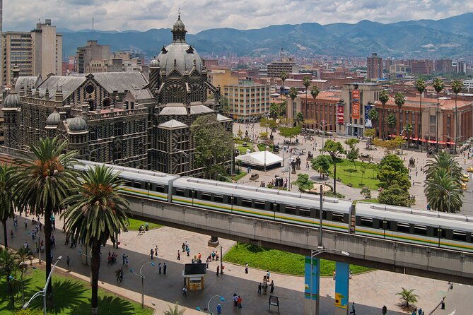 private-medellin-city-tour-and-its-urban-innovation-experience