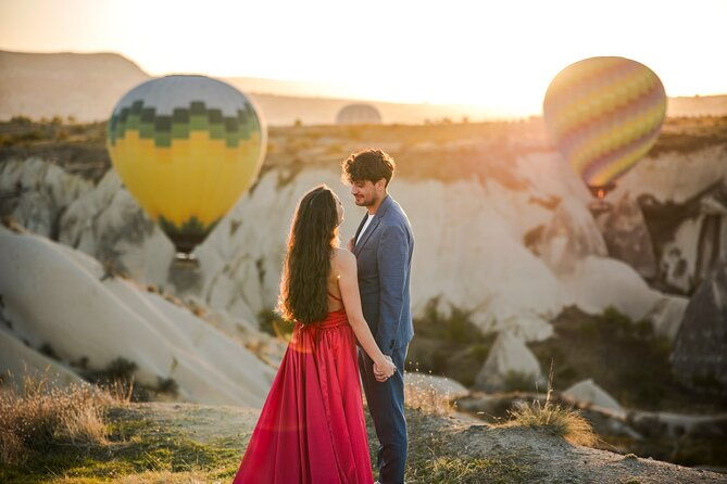 private-photoshoot-with-balloons-in-cappadocia