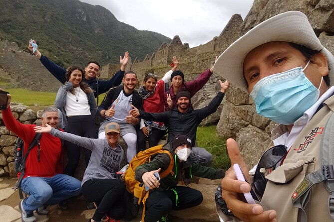 private-professional-guide-in-machupicchu-from-aguas-calientes