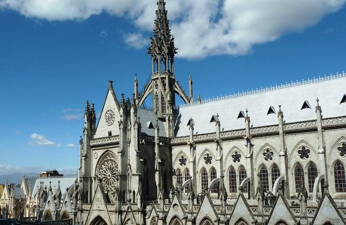 private-quito-city-tour-and-middle-of-the-world-full-day