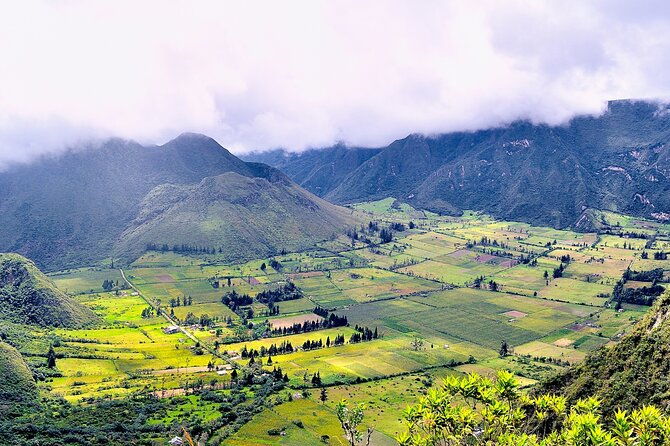 private-quito-city-tour-historical-center-equator-museum-and-pululahua-crater