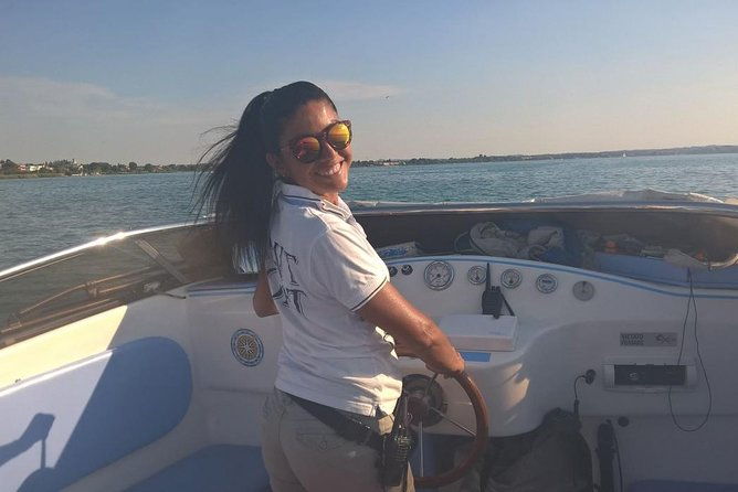 private-romantic-motorboat-tour-from-sirmione