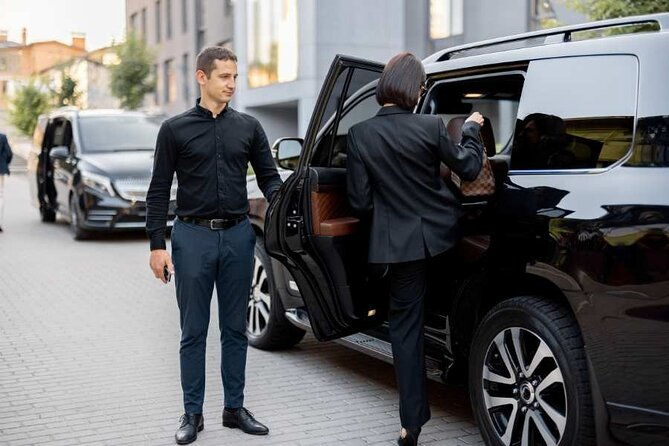 private-round-trip-transfer-honolulu-international-airport-to-hotel-or-cruise-terminal