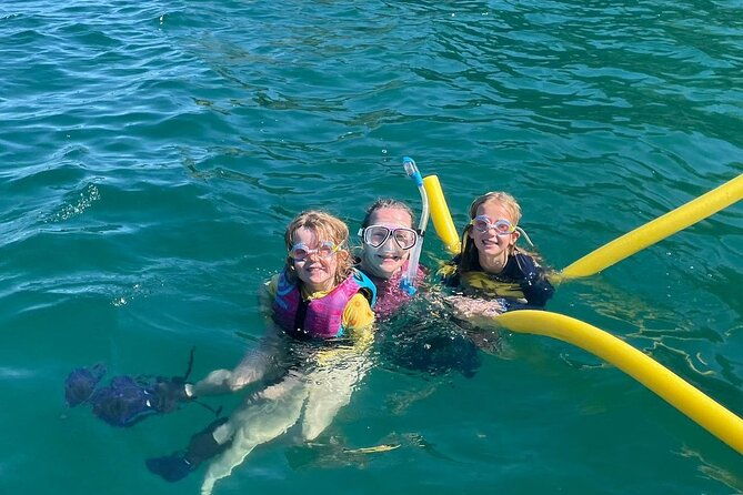 private-snorkeling-tour-by-boat-in-flamingo-beach
