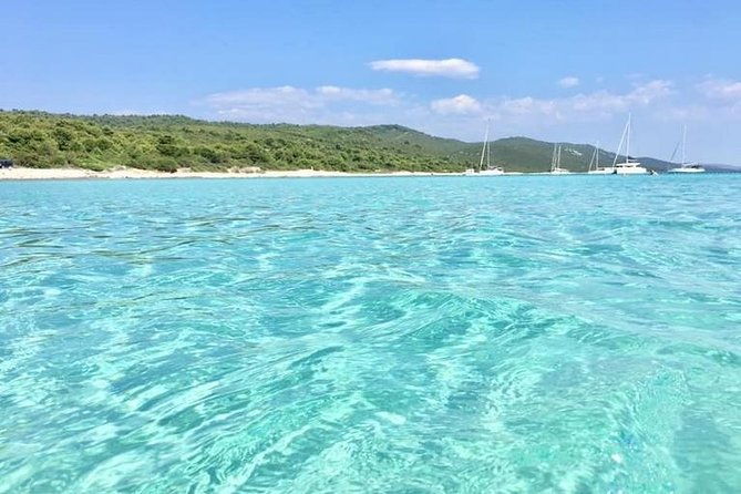 private-speedboat-tour-to-sakarun-bay-and-golubinka-cave