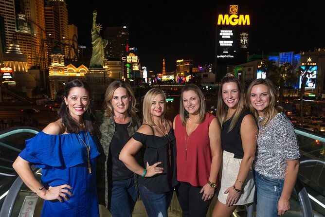private-strip-walking-tour-with-professional-photographer