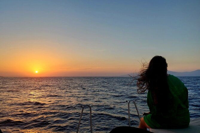 private-sunset-cruise-to-rhenialittle-venice-with-mykonian-viand