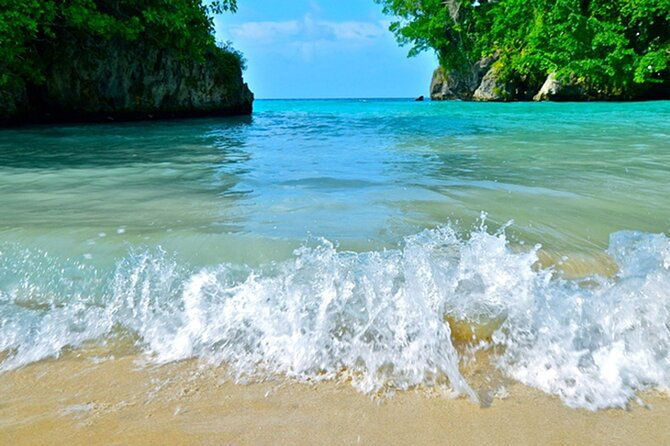 private-tour-from-falmouth-to-ocho-rios-blue-hole-and-beach
