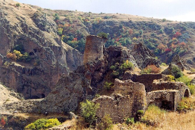 private-tour-saghmosavank-alphabet-monument-amberd-fortress-2